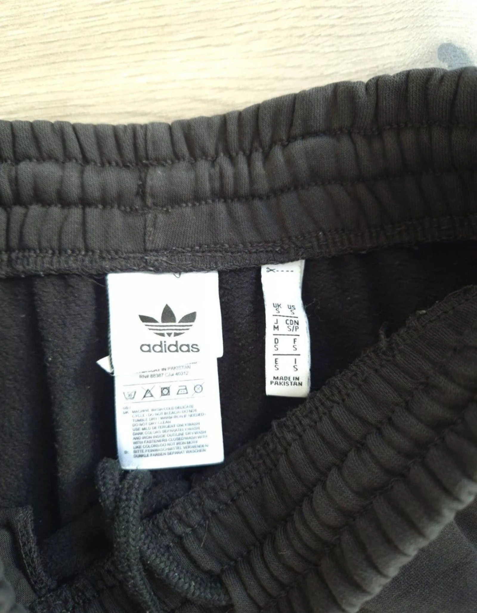Adidas Originals Short de survêtement noir avec trois bandes et logo Trefoil - Taille S – photo 2